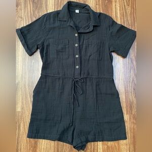 NWOT Old Navy Black Short-Sleeve Romper